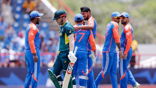 India vs Australia: 206 పరుగుల చేజింగ్ లోనూ తొలి ఓవర్లోనే డేవిడ్ వార్నర్ లాంటి డేంజరస్ బ్యాటర్ ను ఔట్ చేసి అర్ష్‌దీప్ సింగ్ మంచి స్టార్ట్ అందించాడు.