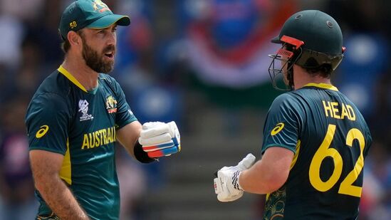 India vs Australia: మార్ష్ ను కుల్దీప్ ఔట్ చేశాడు. బౌండరీ దగ్గర అక్షర్ పట్టిన సెన్సేషనల్ క్యాచ్ మ్యాచ్ ను మలుపు తిప్పింది. తర్వాత కూడా మ్యాక్స్‌వెల్, హెడ్ వేగంగా ఆడుతూ భారత బౌలర్లపై విరుచుకుపడ్డారు.