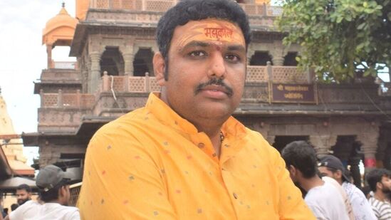 ఆధ్యాత్మిక వేత్త పంచాంగకర్త బ్రహ్మశ్రీ చిలకమర్తి ప్రభాకర చక్రవర్తి శర్మ 