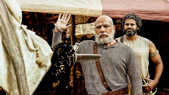 ఏఐ ఆర్టిస్ట్ షాహిద్ ఎస్కే బాహుబలి పాత్రలను రాజకీయ ప్రముఖులతో మిక్స్ చేశాడు.. ప్రధాన బాహుబలి పాత్రధారి రాహుల్ గాంధీ ఈ ఫోటోను షేర్ చేశారు. అలాగే నరేంద్ర మోడీని కట్టప్ప పాత్రలో రూపొందించారు. ఏఐ ఆర్టిస్ట్ షాహిద్ ఎస్కే బాహుబలి పాత్రలను రాజకీయ ప్రముఖులతో మిక్స్ చేశాడు.. ప్రధాన బాహుబలి పాత్రధారి రాహుల్ గాంధీ ఈ ఫోటోను షేర్ చేశారు. అలాగే నరేంద్ర మోడీని కట్టప్ప పాత్రలో రూపొందించారు.