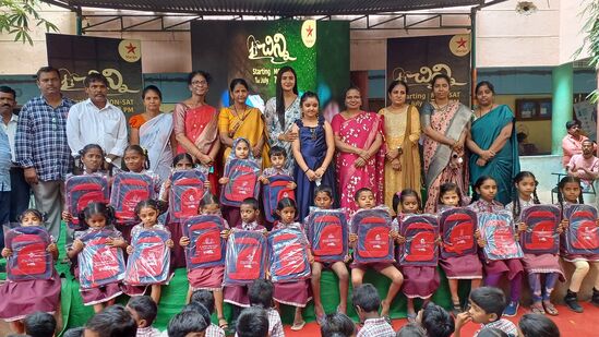 సికింద్రాబాద్ స్కూల్ విద్యార్థులతో చిన్ని సీరియల్ నటీనటులు