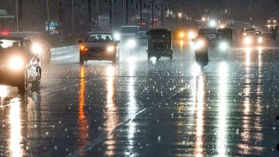 ఏపీలో ఇవాళ(జూన్ 30) పార్వతీపురం మన్యం, అల్లూరి సీతారామ రాజు, అనకాపల్లి, కాకినాడ, కోనసీమ, తూర్పుగోదావరి, ఏలూరు, కృష్ణా, ఎన్టీఆర్, గుంటూరు, బాపట్ల, పల్నాడు మరియు ప్రకాశం జిల్లాల్లోని కొన్ని ప్రాంతాల్లో తేలికపాటి నుండి మోస్తరు వర్షాలు కురిసే అవకాశం ఉంది. ఏపీలో ఇవాళ(జూన్ 30) పార్వతీపురం మన్యం, అల్లూరి సీతారామ రాజు, అనకాపల్లి, కాకినాడ, కోనసీమ, తూర్పుగోదావరి, ఏలూరు, కృష్ణా, ఎన్టీఆర్, గుంటూరు, బాపట్ల, పల్నాడు మరియు ప్రకాశం జిల్లాల్లోని కొన్ని ప్రాంతాల్లో తేలికపాటి నుండి మోస్తరు వర్షాలు కురిసే అవకాశం ఉంది.