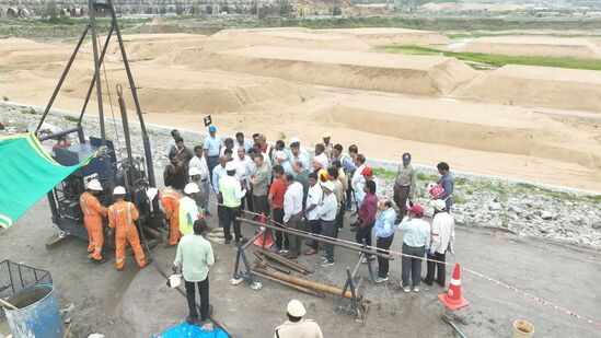 పోలవరం డయాఫ్రం వాల్, కాఫర్ డ్యాంలు, గైడ్ బండ్‌లను అంతర్జాతీయ నిపుణులు పరిశీలిస్తున్నారు. ప్రాజెక్టు డిజైన్లపై నిపుణులు సమగ్ర అధ్యయనం చేయనున్నారు.&nbsp;