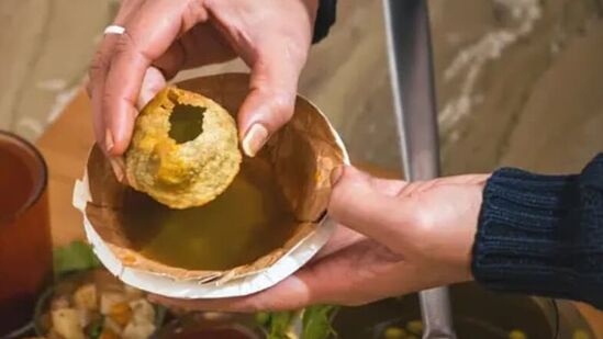 పానీ పూరీని ఎక్కువ మోతాదులో తీసుకుంటే అధిక క్యాలరీలు వస్తాయి. పుదీనా నీరు, &nbsp;పానీ పూరీతో వడ్డించే తీపి చట్నీ హానికరమైన ప్రభావాలను కలిగిస్తాయి.