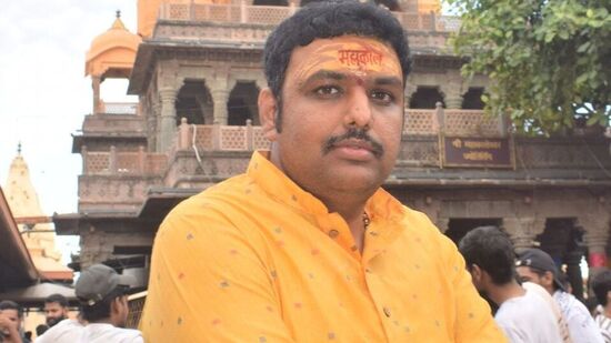 ఆధ్యాత్మిక వేత్త పంచాంగకర్త బ్రహ్మశ్రీ చిలకమర్తి ప్రభాకర చక్రవర్తి శర్మ 