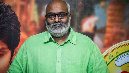 రాఘ‌వేంద్ర‌రావు, కీర‌వాణి కాంబినేష‌న్‌లో 27 సినిమాలొచ్చాయి. ఒకే ద‌ర్శ‌కుడితో ఎక్కువ సినిమాలు చేసిన మ్యూజిక్ డైరెక్ట‌ర్‌గా కీర‌వాణి నిలిచారు.&nbsp;