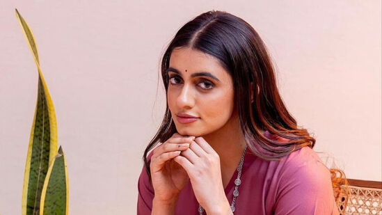 డార్క్ కామెడీ జోన‌ర్‌లో రూపొందుతోన్న ఈ మూవీలో ఫ‌రియా అబ్దుల్లా మ‌రో హీరోయిన్‌గా క‌నిపించ‌నున్న‌ట్లు చెబుతోన్నారు.&nbsp;