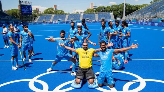 India at Olympics: 40 ఏళ్ల తర్వాత హాకీలో మరో మెడల్ అందించింది టోక్యో ఒలింపిక్స్. మెన్స్ హాకీ టీమ్ బ్రాంజ్ మెడల్ గెలిచింది.&nbsp;