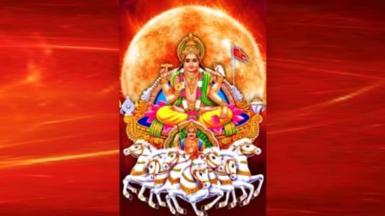 సూర్యభగవానుడు తొమ్మిది గ్రహాలకు అధిపతి. నెలకొకసారి తన స్థానాన్ని మార్చుకుంటాడు. సూర్యుని సంచారం అన్ని రాశులపై భారీ ప్రభావం చూపుతుంది. సింహ రాశికి సూర్యుడు అధిపతి.