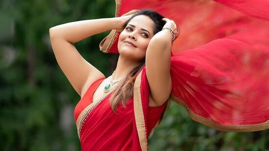 క్షణం, రంగస్థలం, యాత్ర, కథనం, థ్యాంక్యూ బ్రదర్ వంటి తదితర సినిమాల్లో కీలక పాత్రలు పోషించి నటనతో అట్రాక్ట్ చేసింది అనసూయ భరద్వాజ్. రంగస్థలం సినిమాలో రంగమ్మత్తగా బాగా పాపులర్ అయింది.&nbsp;