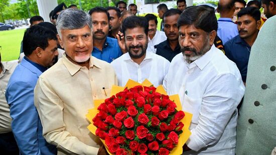 సీఎం చంద్రబాబు స్వాగతం పలుకుతున్న తెలంగాణ డిప్యూటీ సీఎం భట్టి విక్రమార్క