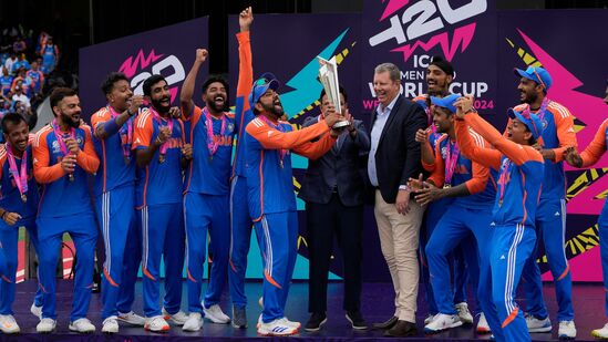 Team India: రూ.125కోట్లలో భారత ఆటగాళ్లు, కోచింగ్ స్టాఫ్‍కు పంపకాలు ఇలా.. ఒక్కో ప్లేయర్‌కు ఎన్ని కోట్లంటే!