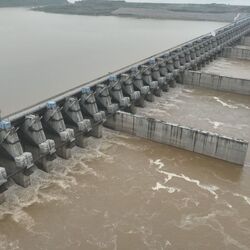 <p>ఎగువన కురుస్తున్న భారీ వర్షాలతో గోదావరిలో వరద ప్రవాహం క్రమంలో పెరుగుతోంది. పోలవరం వద్ద గోదావరి ఉగ్రరూపం దాలుస్తోంది.&nbsp;</p>