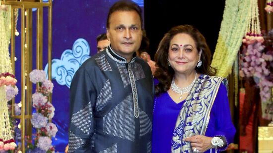 అన్న కుమారుడు అనంత్ అంబానీ, రాధిక మర్చంట్ వివాహానికి హాజరైన ముకేశ్ అంబానీ సోదరుడు అనిల్ అంబానీ, ఆయన భార్య టీనా అంబానీ.