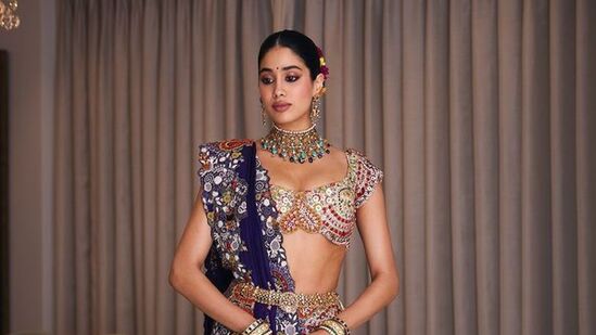 ఈ చర్చలు సఫలమైతే నానితో జాన్వీ రొమాన్స్ చేయనున్నారు. అయితే, జాన్వీ భారీగా రెమ్యూనరేషన్ అడుగుతున్నట్టు తెలుస్తోంది. ఈ విషయం ఫిక్స్ అయితే ఓ స్పష్టత వచ్చే అవకాశం ఉంది. ఈ చిత్రానికి ఓకే చెబితే తెలుగులో జాన్వీకి మూడో సినిమా కానుంది.&nbsp;