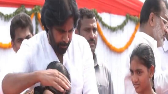 ఈ నెల 18 నుంచి ప్రారంభం అయ్యే క్రియా శీలక సభ్యత్వ నమోదులో 9 లక్షల సభ్యత్వాలు నమోదు చేయాలనేది లక్ష్యం అని జనసేన ప్రకటించింది. దీనికి &nbsp;అనుగుణంగా పార్టీ నాయకులు, నియోజకవర్గ నేతలు ప్రణాళికబద్ధంగా పనిచేయాలని పార్టీ సూచించింది.&nbsp;