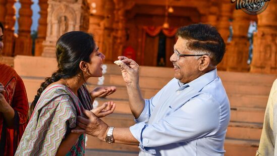 తండేల్ మూవీలో సాయిప‌ల్ల‌వి డీ గ్లామ‌ర్ రోల్‌లో క‌నిపిస్తోంది. సాయిప‌ల్ల‌వితో పాటు నాగ‌చైత‌న్య పాత్ర‌లు ఛాలెంజింగ్‌గా సాగుతాయ‌ని స‌మాచారం.&nbsp;