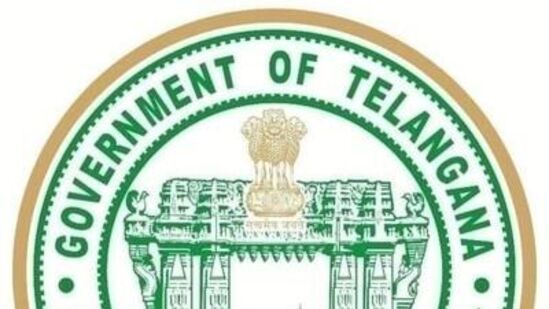ప్రజా పాలన కార్యక్రమంలో భాగంగా తెల్ల కాగితంపై రేషన్ కార్డుల కోసం ప్రభుత్వం దరఖాస్తులను స్వీకరించింది. అంతేకాకుండా కుటుంబ సభ్యుల వివరాలను చేర్చే వారి నుంచి కూడా అప్లికేషన్లను తీసుకుంది. అయితే వీటి కోసం సదరు కుటుంబాలు… తెల్ల కాగితంపై రాసి దరఖాస్తు చేసుకున్నాయి.కొత్త రేషన్ కార్డులపై నిర్ణయం తీసుకుంటే… ఈసారి మీసేవా పోర్టల్ ద్వారా స్వీకరించే అవకాశం ఉంది.ప్రతి స్కీమ్ కు రేషన్ కార్డును ప్రమాణికంగా పరిగణిస్తున్న నేపథ్యంలో…. కొత్త కార్డుల కోసం చాలా మంది ఎదురుచూస్తున్నారు. త్వరలోనే వీటిపై ప్రభుత్వం ప్రకటన చేసే అవకాశం ఉంది.