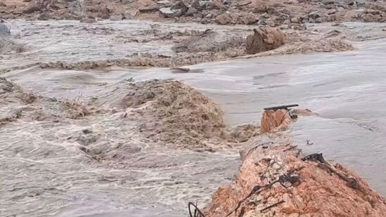 ఆంధ్రప్రదేశ్‌లోని వేలేరుపాడు మండలంలో కుమ్మరి గూడెం, అల్లూరు నగర్, రామారం, ఉదయ నగర్ గ్రామం, మాదారం, ఒంటిబండ, కొత్త చీపురాల, పాత పూచరాల, సంతవాడ, కోయ మాగారం, కొడగట్ల పాడు తదితర గ్రామాలు జల దిగ్బంధంలో ఉన్నాయి‌. తెలంగాణలోని అశ్వారావుపేట మండలంలో కోయ రంగాపురం, గుమ్మడవల్లి, కొత్తూరు, రమణక్కపేట తదితర గ్రామాలు జల దిగ్బంధంలో ఉన్నాయి.&nbsp;