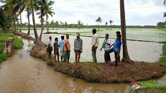 చింతూరు మండ‌లంలోని చీక‌టివాగు, సోకిలేరు, కొయ్యూరు వాగు, చంద్రవంక వాగులు ఉద్ధృతంగా ప్రవాహించ‌డంతో దాదాపు 70 గ్రామాల‌కు రాక‌పోక‌లు నిలిచిపోయాయి. కొయ‌గురు వాగు వ‌ర‌ద దాటికి ర‌హ‌దారి కోత‌కు గురైంది. ఏలూరు జిల్లాలో దాదాపు 25 గ్రామాల‌కు రాక‌పోక‌లు స్తంభించాయి. కుక్కునూరు, వేలేరుపాడు మండ‌లాల్లో ప్రజ‌లు తీవ్ర ఇబ్బందులు ఎదుర్కొంటున్నారు.&nbsp;