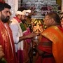 <p>ఆషాఢ మాసం బోనాల ఉత్సవాల సందర్బంగా &nbsp;తెలంగాణ సీఎం రేవంత్‌రెడ్డి సికింద్రాబాద్‌ ఉజ్జయిని మహాకాళి అమ్మవారిని దర్శించుకున్నారు.</p>