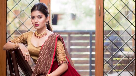 హీరోయిన్‌గా &nbsp;లిఫ్ట్‌, కాఫీ విత్ కాద‌ల్‌తో సినిమాల‌తో కోలీవుడ్ ప్రేక్ష‌కుల‌ను మెప్పించింది.&nbsp;
