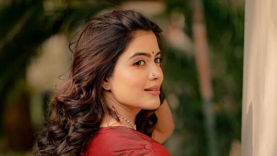 హ‌నుమాన్ కంటే ముందు తెలుగులో రామ్ పోతినేని రెడ్‌తో పాటు 30 రోజుల్లో ప్రేమించ‌డం ఎలా సినిమాలు చేసింది అమృతా అయ్య‌ర్‌.&nbsp;