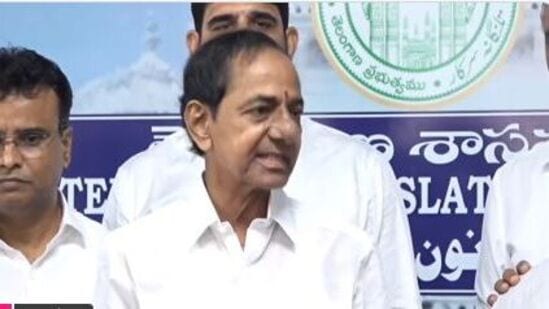 అసెంబ్లీ మీడియా పాయింట్ లో కేసీఆర్