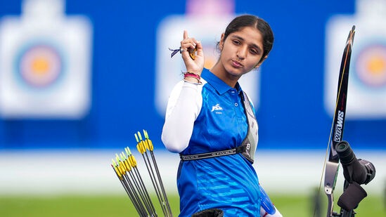 Olympics Archery: మరో ఇండియన్ ఆర్చర్ భజన్ కౌర్ 22 వస్థానంలో నిలిచింది. ఆమె రెండు రౌండ్లు కలిపి 659 పాయింట్లు సాధించింది.