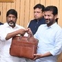 తెలంగాణ వార్షిక బడ్జెట్‌ ప్రతులతో భట్టి విక్రమార్క, రేవంత్ రెడ్డి