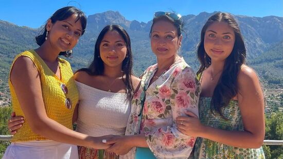 Madhavi Daughters: కనక విజయలక్ష్మిగా ఏలూరులో పుట్టిన మాధవి.. 20 ఏళ్ల పాటు వివిధ సినిమా ఇండస్ట్రీల్లో టాప్ హీరోయిన్ గా చేసిన తర్వాత 1996లో రాల్ఫ్ శర్మను పెళ్లి చేసుకుంది.