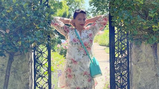 Madhavi Daughters: ఇప్పుడా ముగ్గురు కూతుళ్లతోనే ఆమె స్పెయిన్ వెకేషన్ ఎంజాయ్ చేస్తోంది. సోషల్ మీడియాలో చాలా యాక్టివ్ గా ఉండే మాధవి తరచూ తన ఫ్యామిలీ లైఫ్ కు సంబంధించిన ఫోటోలు, వీడియోలను షేర్ చేస్తూ ఉంటుంది.