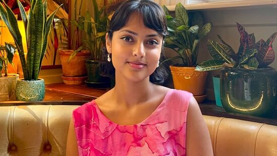 Madhavi Daughters: మాధవి తన కూతుళ్లతో కలిసి స్పెయిన్ ట్రిప్ ఎంజాయ్ చేస్తున్న ఫొటోలు వైరల్ అవుతున్నాయి.