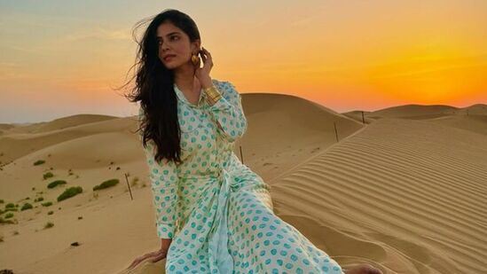 'మాళవిక మేడమ్, ఇప్పటి వరకు మీరు చేయని పాత్ర ఏంటి?' అని అడిగిన ప్రశ్నకు మాళవిక 'గ్యాంగ్ స్టర్ 'గా అని చెప్పింది. ఆ పాత్ర చేయాలని ఉందని చెప్పింది.