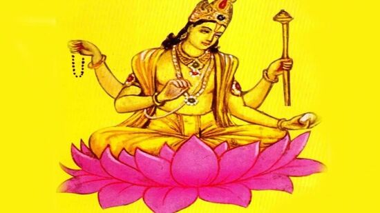 అందువల్ల, ఈ గ్రహం రాశిచక్రం మార్పు ముఖ్యమైనదిగా పరిగణిస్తారు. అటువంటి పరిస్థితిలో, బృహస్పతి మృగశిర నక్షత్రంలోకి ప్రవేశిస్తే పరిణామాలు ఎలా ఉంటాయో తెలుసుకోవడం చాలా ముఖ్యం. ఆగస్టు 20న సాయంత్రం 5.22 గంటలకు బృహస్పతి మృగశిరా నక్షత్రంలోకి ప్రవేశిస్తాడు. మృగశిర 27 నక్షత్రరాశులలో ఒకటి. మృగశిర అంటే జింక తల అని అర్థం. మృగశిర నక్షత్రంలో జన్మించిన వారు కొంచెం చంచలంగా ఉంటారు.&nbsp;