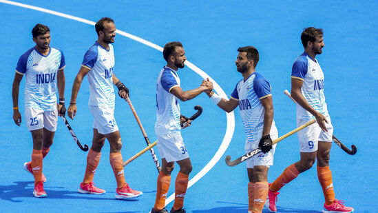 India Hockey Team: ఫస్ట్ హాఫ్ బ్రేక్ తర్వాత 32వ నిమిషంలో హర్మన్ ప్రీత్ సింగ్ పెనాల్టీ స్ట్రోక్ ద్వారా గోల్ చేసి భారత్ ఆధిక్యాన్ని 3-1కి పెంచాడు.