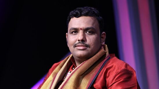 బ్రహ్మశ్రీ చిలకమర్తి ప్రభాకర చక్రవర్తి శర్మ, మొబైల్‌ : 9494981000