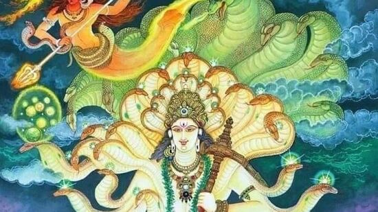 నాగ పంచమిని హిందూ మతంలోని ముఖ్యమైన పండుగలలో ఒకటిగా భావిస్తారు. శివ భక్తులందరూ ఈ పండుగలో నాగదేవుడిని ఆరాధిస్తారు. ప్రతి సంవత్సరం శ్రావణ మాసంలో ఐదో రోజున పామును ఆరాధించే పండుగ అయిన నాగ పంచమి జరుపుకుంటారు. ఈ ఏడాది ఆగస్టు 9వ తేదీ శుక్రవారం నాగ పంచమి పర్వదినాన్ని జరుపుకోనున్నారు.