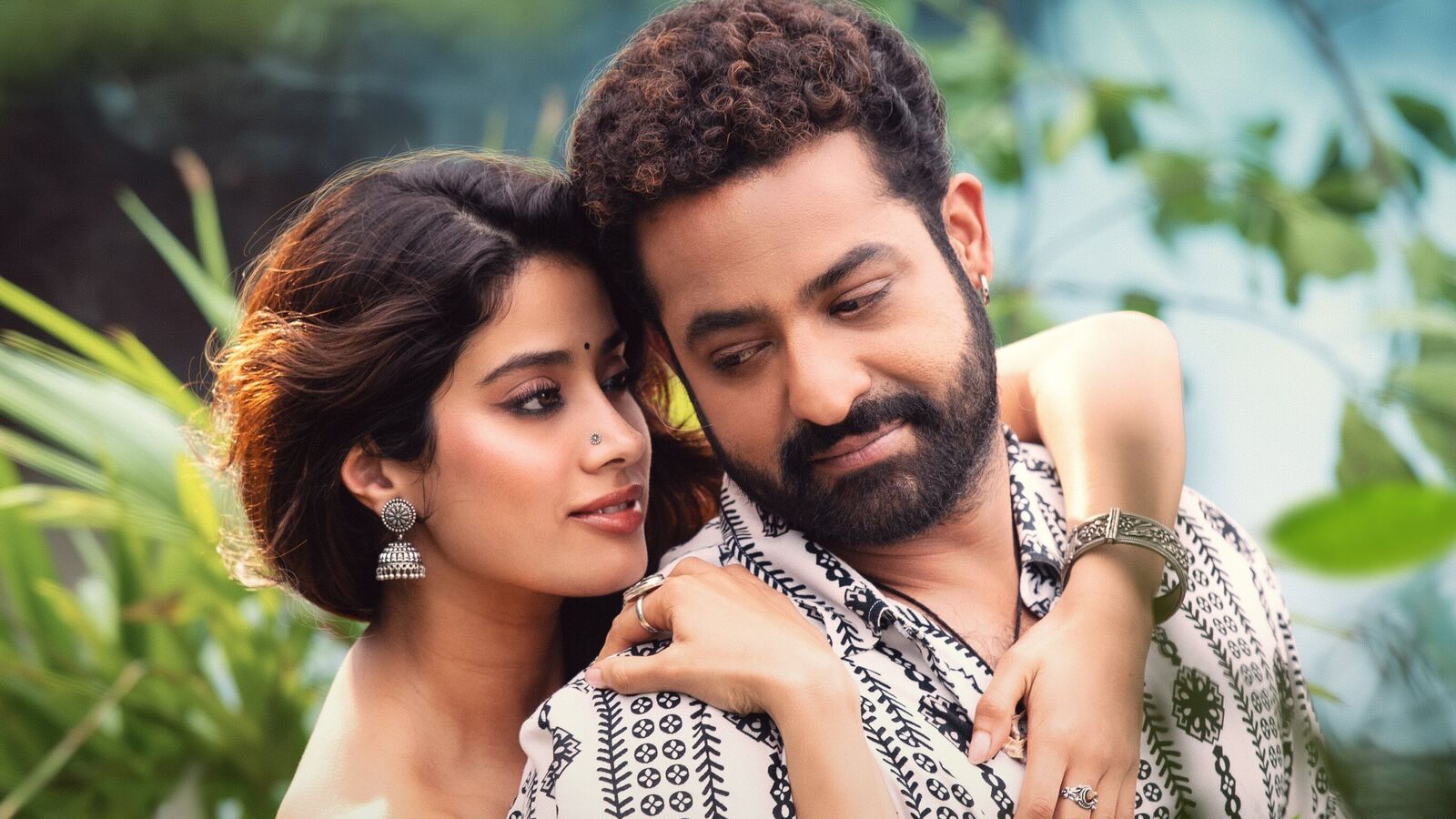 Devara Second Single: దేవర నుంచి సెకండ్ సింగిల్ రిలీజ్.. చుట్టమల్లే అంటూ ఎన్టీఆర్, శ్రీదేవిని గుర్తు చేసిన తారక్, జాన్వీ