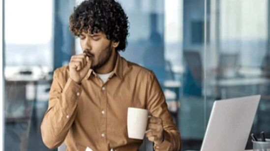 ఎక్కిళ్ళు ఎప్పుడైనా రావచ్చు. కొద్దిగా నీరు తాగిన వెంటనే ఆగిపోవచ్చు. కొన్నిసార్లు మాత్రం ఎక్కిళ్ళు దానంతట అదే ఆగిపోవు. కొన్ని సెకన్ల నుంచి నిమిషాల దాకా ఎక్కిళ్లు రావచ్చు. అతిగా తినడం కూడా దీనికొక కారణమే.&nbsp;