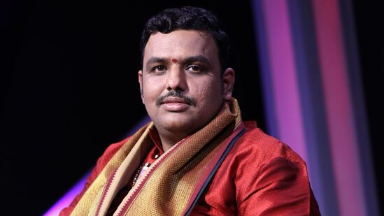 బ్రహ్మశ్రీ చిలకమర్తి ప్రభాకర చక్రవర్తి శర్మ, మొబైల్‌ : 9494981000