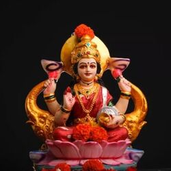 <p>శ్రావణ మాసం చివరి శుక్రవారం నాడు ఆచరించే వరలక్ష్మీ వ్రతం ఎంతో ప్రత్యేకమైనదిగా భావిస్తారు. వరలక్ష్మి అంటే అనుగ్రహం ప్రసాదించే లక్ష్మీ అని అర్థం. వరలక్ష్మి ఉపవాసం ద్వారా సంపదల దేవతను ఆరాధించేవారికి ఏడాది పొడవునా ధన లోపం ఉండదని నమ్ముతారు. హిందూ మతంలో వివాహిత మహిళలందరూ ఈ రోజున వరలక్ష్మి ఉపవాసం పాటిస్తారు వరలక్ష్మి దేవిని పూజిస్తారు.</p>