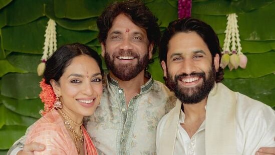 అత్యంత సన్నిహితుల మధ్య హీరో నాగ చైతన్య, హీరోయిన్ శోభిత ధూళిపాళ ఎంగేజ్‌మెంట్ ఇవాళ (ఆగస్ట్ 8) ఉదయం జరిగిన విషయం తెలిసిందే. ఈ విషయాన్ని అక్కినేని నాగార్జున అధికారికంగా సోషల్ మీడియా వేదికగా ప్రకటించారు.&nbsp;