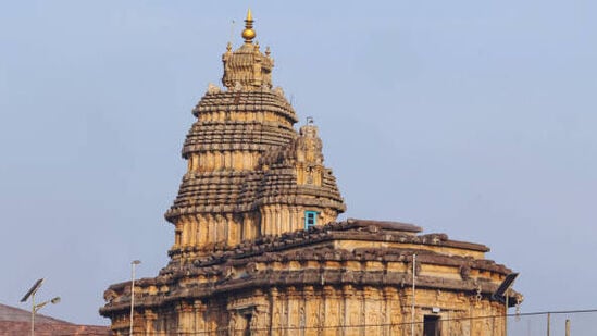 నాల్గో రోజు &nbsp;Hornadu కు చేరుకుంటారు. Annapororna ఆలయాన్ని సందర్శిస్తారు. ఆ తర్వాత శృంగేరికి వెళ్తారు. శారదంబా ఆలయాన్ని దర్శించుకుంటారు. తిరిగి మంగళూరుకు బయల్దేరుతారు. రాత్రి ఇక్కడే ఉంటారు.