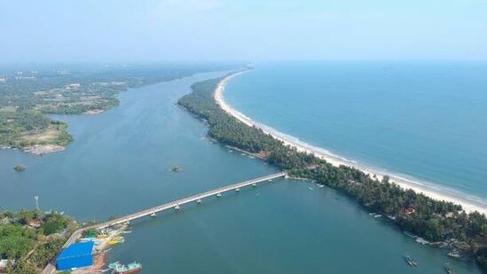 'COASTAL KARNATAKA' టూర్ ప్యాకేజీ ధరలు చూస్తే… &nbsp;సింగిల్ షేరింగ్ కు రూ.38,810ధర ఉండగా.. డబుల్ షేరింగ్ కు రూ. 22520ధరగా ప్రకటించారు. ట్రిపుల్ షేరింగ్ కు రూ.18020గా ఉంది. కంఫర్ట్ క్లాస్ &nbsp;ఈ ధరలు ఉంటాయి. స్టాండర్డ్ క్లాస్ లో ట్రిపుల్ షేరింగ్ కు రూ. 15020గా నిర్ణయించారు. &nbsp;5 నుంచి 11 ఏళ్ల చిన్నారుకు కూడా టికెట్ ధరలు నిర్ణయించారు. ఇక టూర్ ప్యాకేజీలో టికెట్లు, హోటల్‌లో వసతి, బ్రేక్‌ఫాస్ట్, లంచ్, డిన్నర్ కవర్ అవుతాయి. https://www.irctctourism.com/ &nbsp; వెబ్ సైట్ లోకి వెళ్లి ప్యాకేజీ పూర్తి వివరాలను తెలుసుకోవటంతో పాటు బుకింగ్ చేసుకోవచ్చు. &nbsp;మార్చి, ఏప్రిల్, మే నెలలతో పోల్చితే ప్రస్తుతం ఈ టూర్ ప్యాకేజీ ధరలు తగ్గాయి. గతంలో కంఫార్ట్ క్లాస్ లోనే సింగిల్ అక్యుపెన్సీకి 40 వేలకు పైగా ధర ఉండేది.&nbsp;ప్యాకేజీ డైరెక్ట్ లింక్ : https://www.irctctourism.com/pacakage_description?packageCode=SHR085&nbsp;