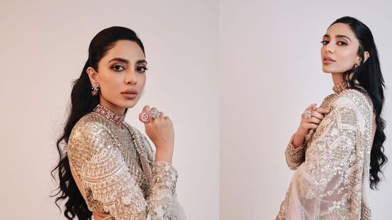 గ‌త రెండేళ్లుగా నాగ‌చైత‌న్య‌తో శోభిత ధూళిపాళ్ల డేటింగ్‌లో ఉన్న‌ట్లు &nbsp;స‌మాచారం. &nbsp;ఈ జంట త‌మ ప్రేమ‌ను త్వ‌ర‌లోనే పెళ్లీపీట‌ల‌పైకి తీసుకురానున్న‌ట్లు స‌న్నిహితులు చెబుతోన్నారు.&nbsp;
