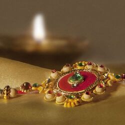 <p>శ్రావణ పౌర్ణమి రోజున రాఖీ పౌర్ణమిని జరుపుకుంటాం. ఈ ఏడాది ఆగస్టు 19వ తేదీన ఈ రాఖీ పర్వదినం ఉంది. ఈ రోజున మూడు యోగాలు కూడా ఉన్నాయి.&nbsp;</p>