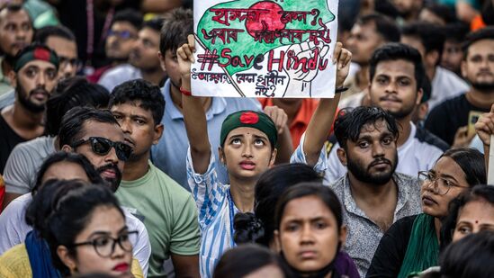 మహమ్మద్ యూనస్ తాత్కాలిక అధ్యక్షుడిగా ప్రమాణ స్వీకారం చేసిన మరుసటి రోజే ఈ నిరసనలు జరగడం గమనార్హం. ఐక్యరాజ్యసమితి ప్రధాన కార్యదర్శి ఆంటోనియో గుటెరస్ బంగ్లాదేశ్ లో హింసను ఖండించారు. దేశంలో శాంతిని పునరుద్ధరించడానికి ప్రభుత్వం చర్యలు తీసుకోవాలని కోరారు.