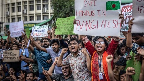 17 కోట్ల జనాభా ఉన్న బంగ్లాదేశ్ లో హిందువులు మొత్తం జనాభాలో 8 శాతం ఉన్నారు. ప్రస్తుతం దేశంలో నెలకొన్న హింసాత్మక పరిస్థితుల నేపథ్యంలో మైనారిటీలైన హిందువులపై కూడా దాడులు జరుగుతున్నాయి. ఈ దాడుల్లో 45 మంది హిందువులు గాయపడగా, ఒక స్కూల్ టీచర్ మృతి చెందారు.