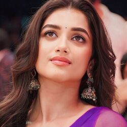 <p>మాస్ మహారాజ రవితేజ, భాగ్యశ్రీ బోర్సే హీరోహీరోయిన్లుగా నటించిన మిస్టర్ బచ్చన్ చిత్రం ఆగస్టు 15వ తేదీన రిలీజ్ కానుంది. హరీశ్ శంకర్ ఈ మూవీకి దర్శకత్వం వహించారు. ప్రమోషన్లలో భాగంగా రవితేజ, భాగ్యశ్రీ తాజాగా ఓ ఇంటర్వ్యూలో పాల్గొన్నారు.&nbsp;</p>